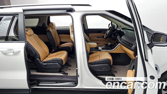 Kia Canival 2023 — photo 11