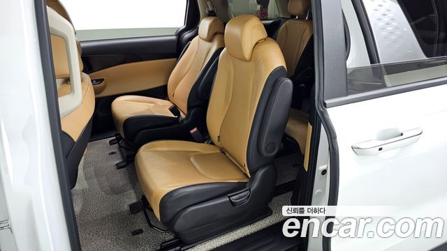 Kia Canival 2023 — photo 12