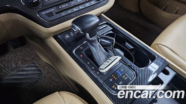 Kia Canival 2017 — photo 9