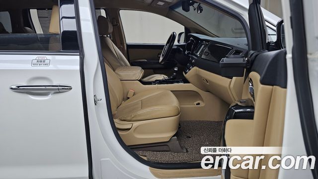 Kia Canival 2017 — photo 11