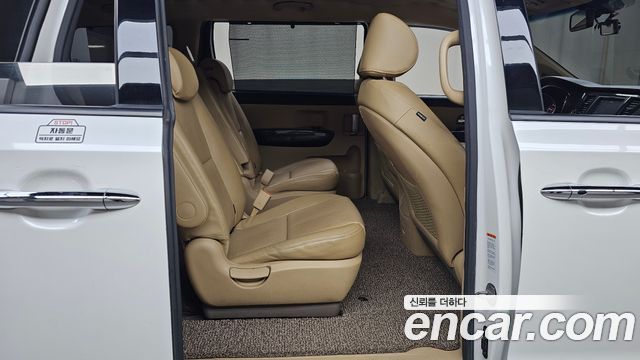 Kia Canival 2017 — photo 12