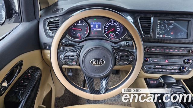 Kia Canival 2017 — photo 13