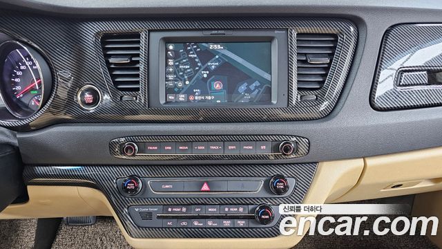 Kia Canival 2017 — photo 16