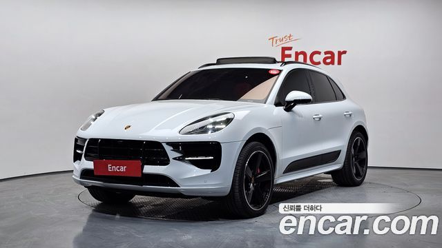 Porsche Macan 2021 — photo 1