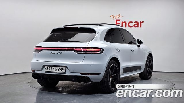 Porsche Macan 2021 — photo 2