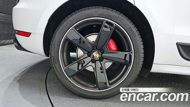 Porsche Macan 2021 — photo 5
