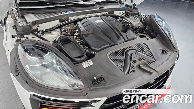 Porsche Macan 2021 — photo 6