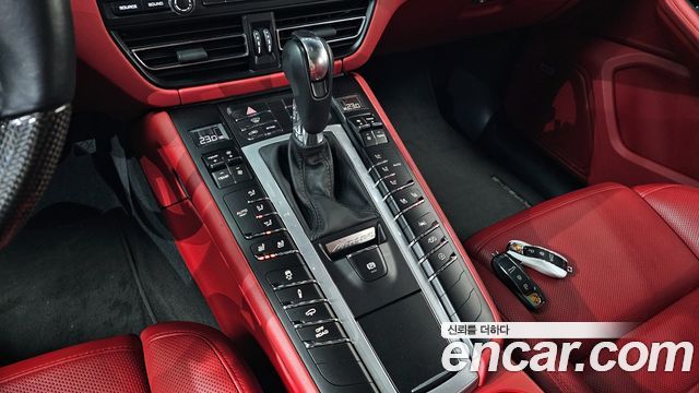 Porsche Macan 2021 — photo 9