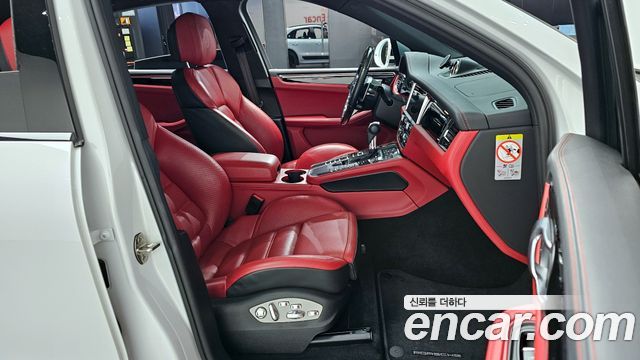 Porsche Macan 2021 — photo 10