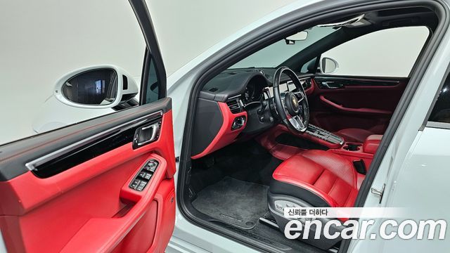 Porsche Macan 2021 — photo 11
