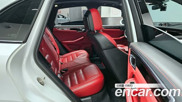 Porsche Macan 2021 — photo 12