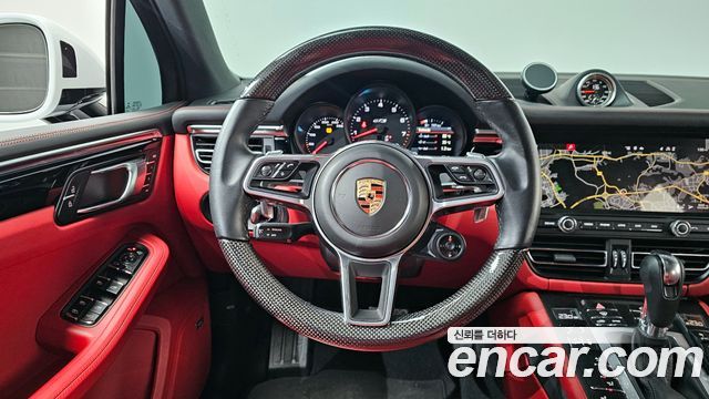 Porsche Macan 2021 — photo 13