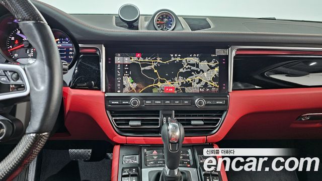 Porsche Macan 2021 — photo 14