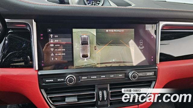Porsche Macan 2021 — photo 15