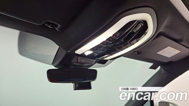 Porsche Macan 2021 — photo 16
