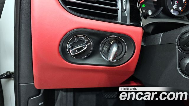Porsche Macan 2021 — photo 17