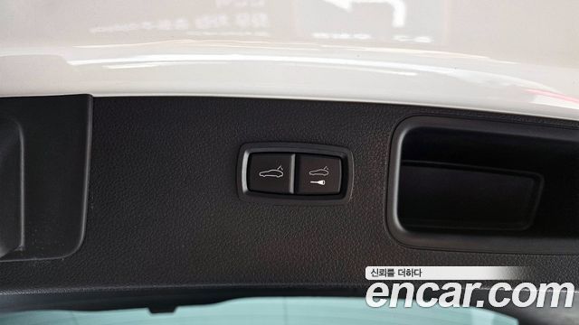 Porsche Macan 2021 — photo 20