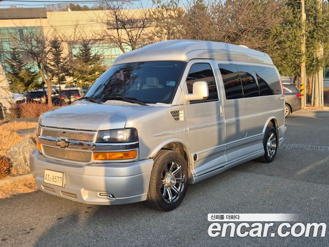 Chevrolet Express Van 2015 — photo 1