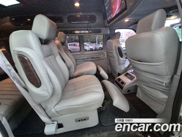 Chevrolet Express Van 2015 — photo 12