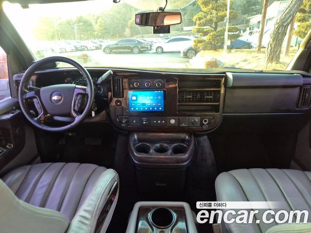 Chevrolet Express Van 2015 — photo 14