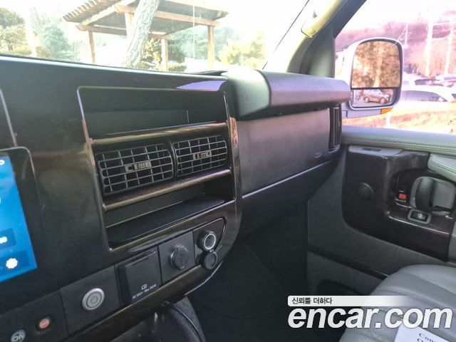 Chevrolet Express Van 2015 — photo 19
