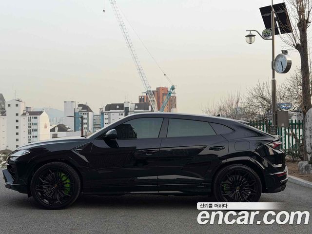 Lamborghini Urus 2026 — photo 3