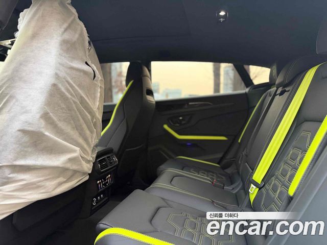Lamborghini Urus 2026 — photo 13