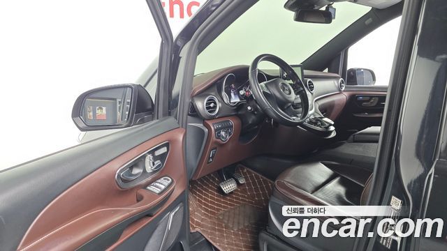 Mercedes-Benz V-Class 2018 — photo 10