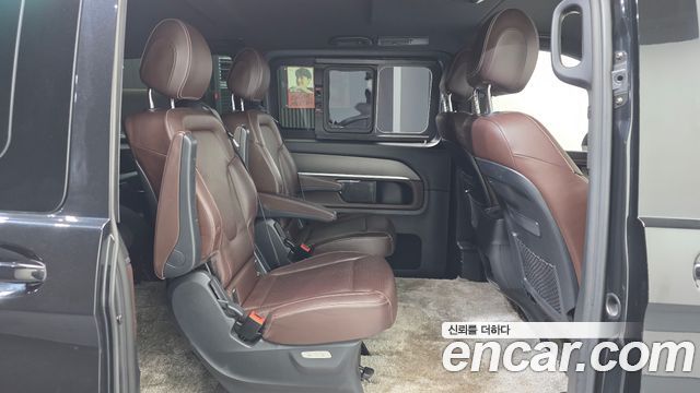 Mercedes-Benz V-Class 2018 — photo 12
