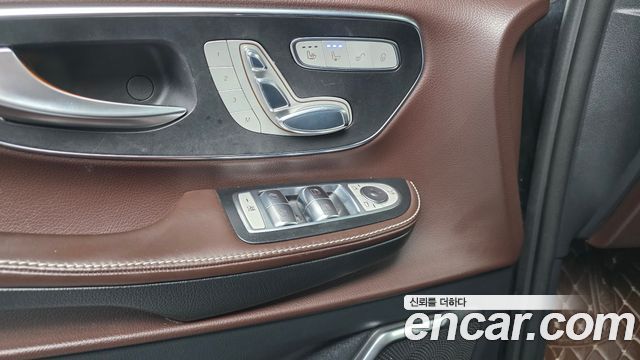 Mercedes-Benz V-Class 2018 — photo 17