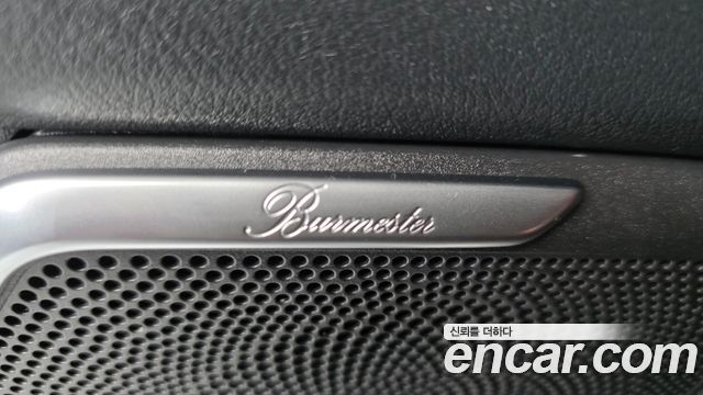 Mercedes-Benz V-Class 2018 — photo 18