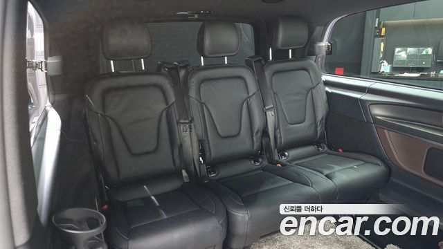 Mercedes-Benz V-Class 2018 — photo 19