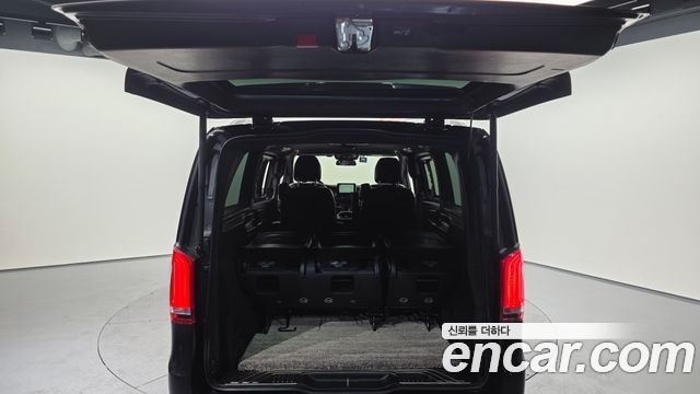 Mercedes-Benz V-Class 2018 — photo 20