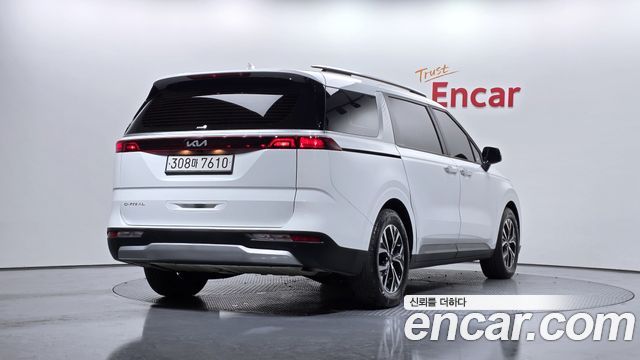 Kia Canival 2023 — photo 2