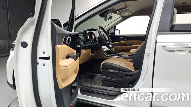 Kia Canival 2023 — photo 10