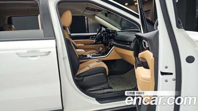 Kia Canival 2023 — photo 11
