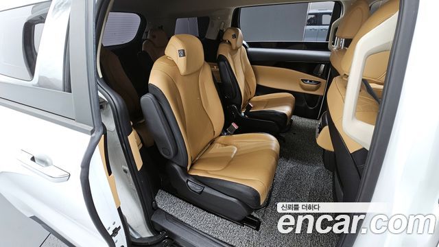 Kia Canival 2023 — photo 12