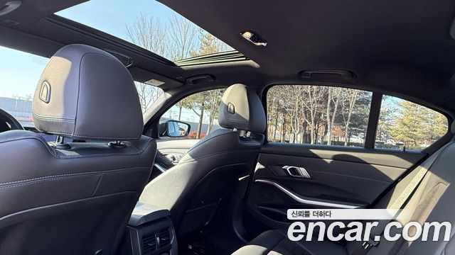 BMW 3-Series 2021 — photo 12