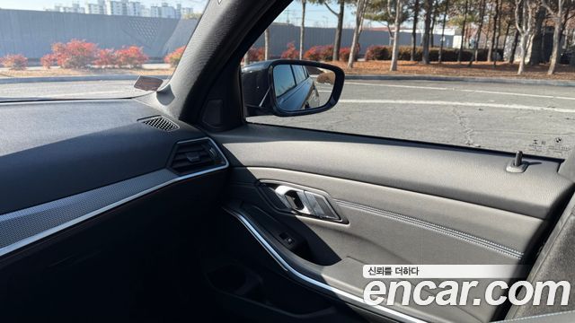 BMW 3-Series 2021 — photo 14