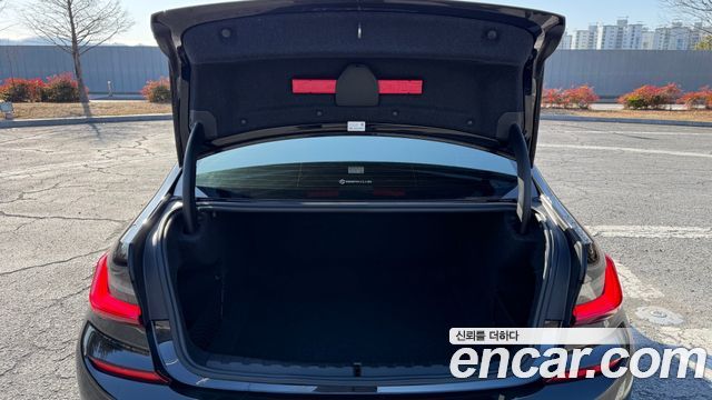 BMW 3-Series 2021 — photo 18