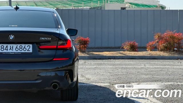 BMW 3-Series 2021 — photo 19