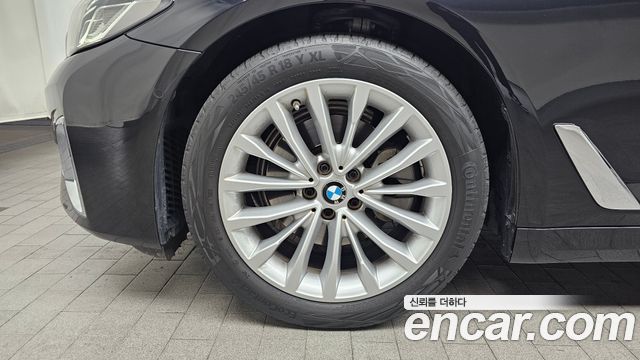 BMW 5-Series 2023 — photo 5