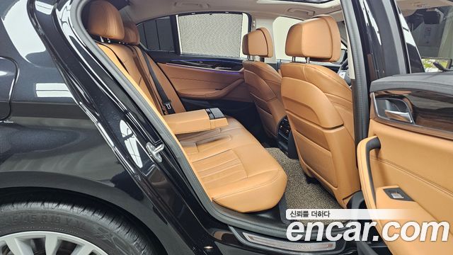 BMW 5-Series 2023 — photo 12