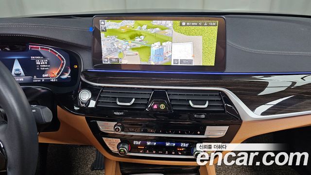 BMW 5-Series 2023 — photo 15