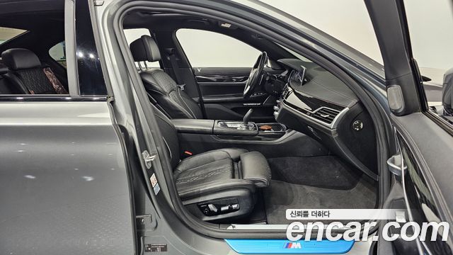 BMW 7-Series 2018 — photo 10