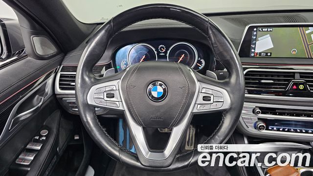 BMW 7-Series 2018 — photo 13
