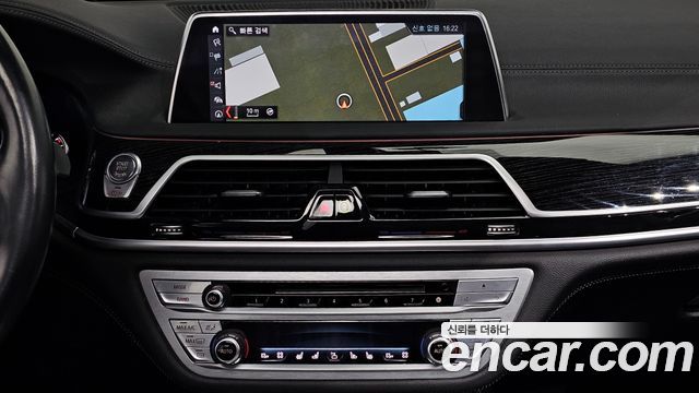 BMW 7-Series 2018 — photo 14