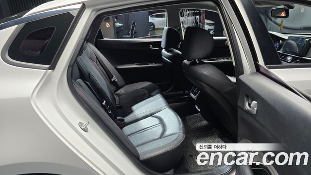 Kia K5 2019 — photo 12