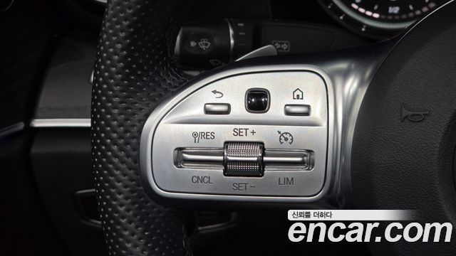 Mercedes-Benz E-Class 2019 — photo 14