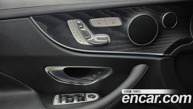 Mercedes-Benz E-Class 2019 — photo 19